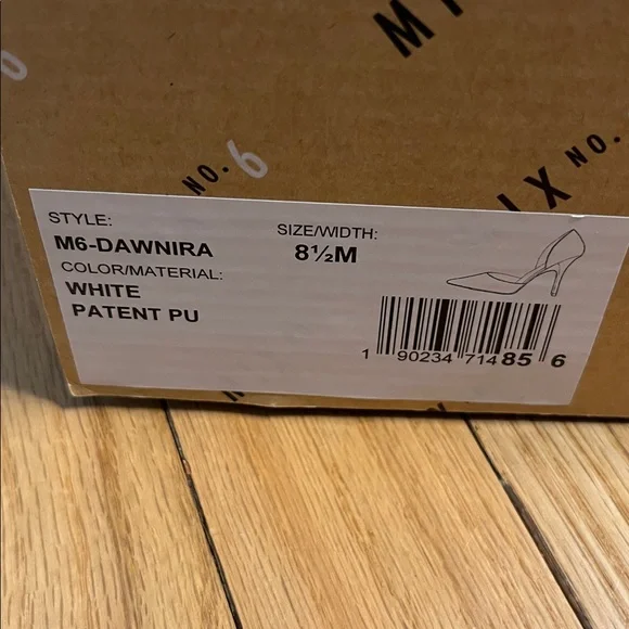 Mix no. 6 white patent pumps. Size 8.5 new in box - Picture 3 of 4